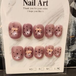 Elegant Pink Press-On Nails with Bow Design